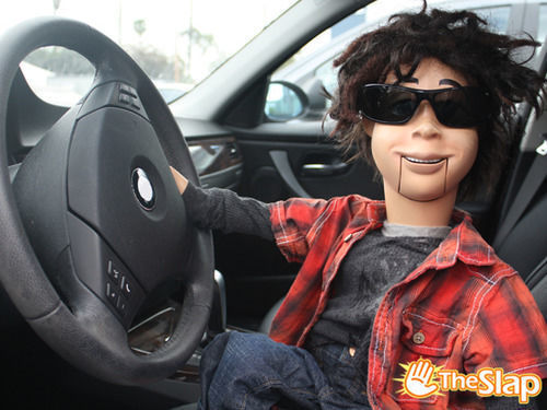 Como se llama la marioneta de Robbie