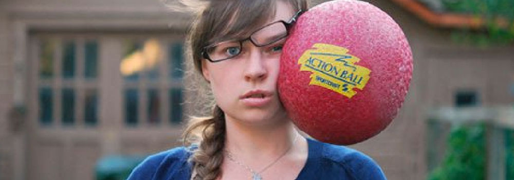 Lanzan una pelota contra tu cara y no la ves