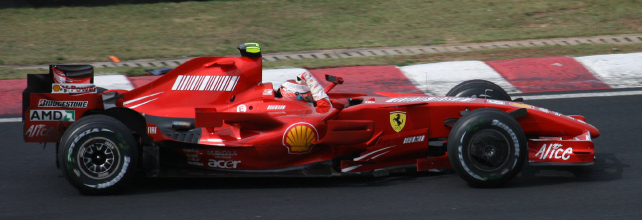 En 2007 Kimi Räikkönen logra el mundial. ¿Que Grandes Premios gana esa temporada?