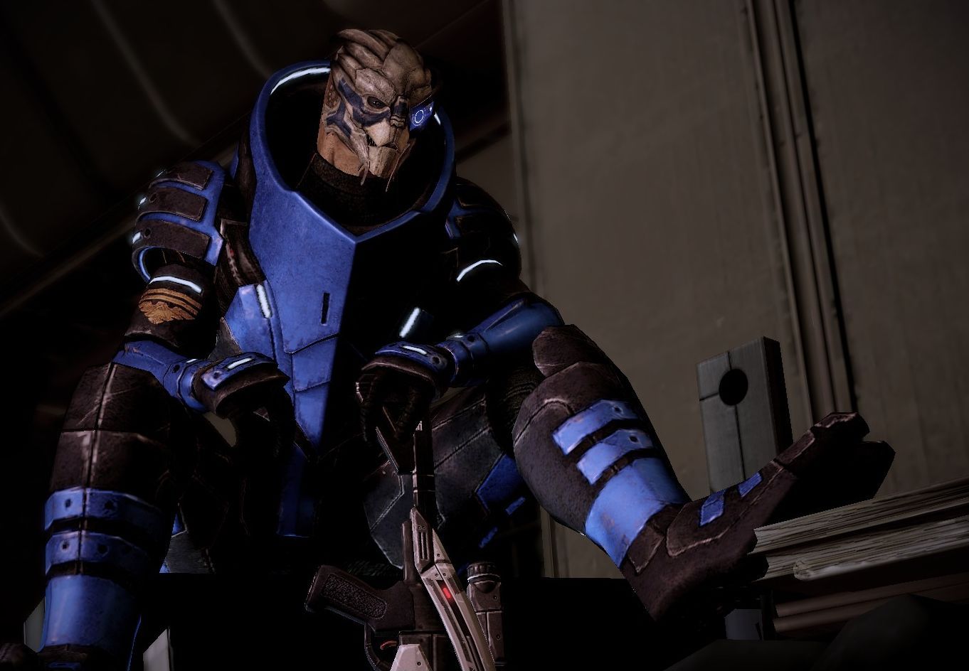 ¿A qué raza pertenece Garrus Vakarian?
