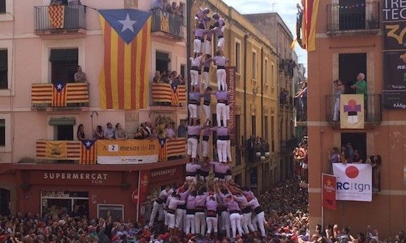 ¿Que castillo aparece en la imagen? (recuerda que la piña también cuenta)