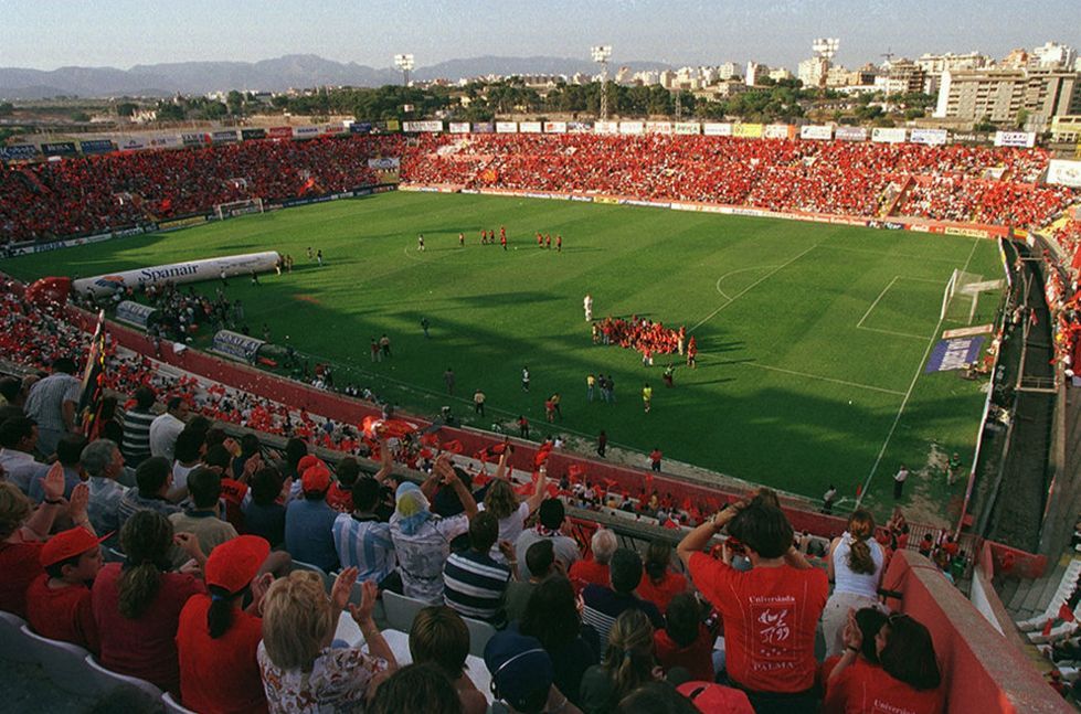 Como se llama el mítico estadio con el que se jugaron más de 50 temporadas