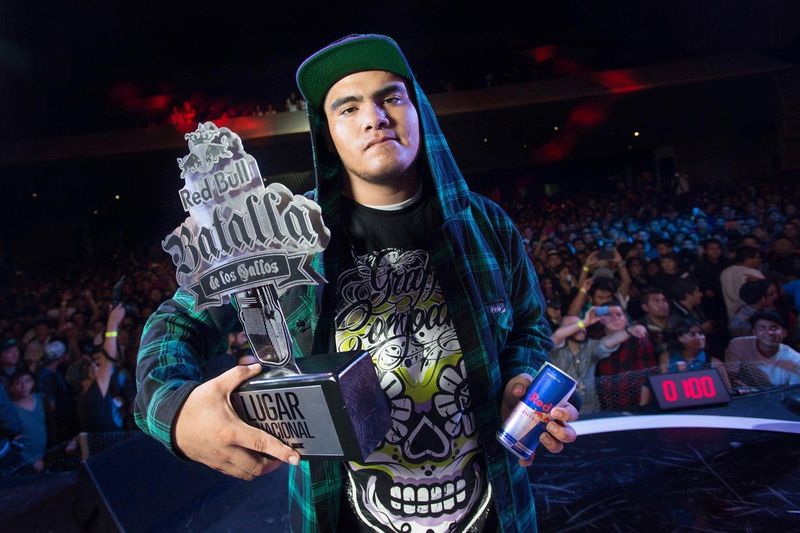 Este mierda quiere hablar de la cocaina.....