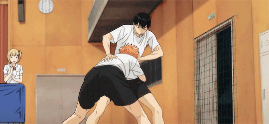 Parece que dos compañeros de tu equipo se están peleando... ¿Qué vas a hacer?