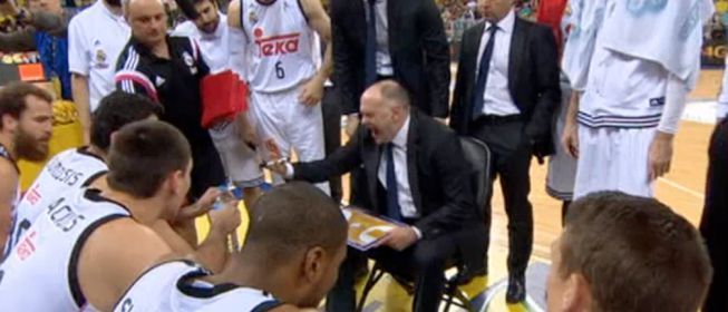 El equipo hace un mal partido, por tanto derrota y el entrenador os mete la bronca: