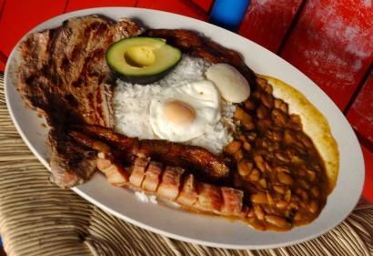 ¿Cuál de estos platos NO es típico de Colombia?