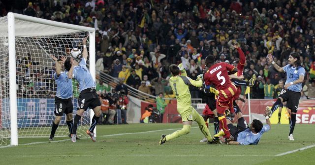 ¿En qué partido ocurrió esta mano de Suárez?