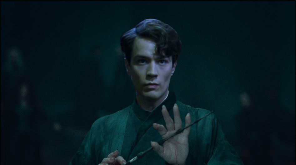 Cual es el segundo apellido de Voldemort? (Tom Riddle)