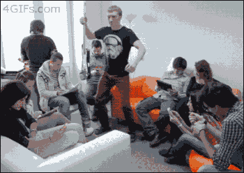 ¿Eres de los que no paran de decir tonterías durante las películas aunque sean serias?