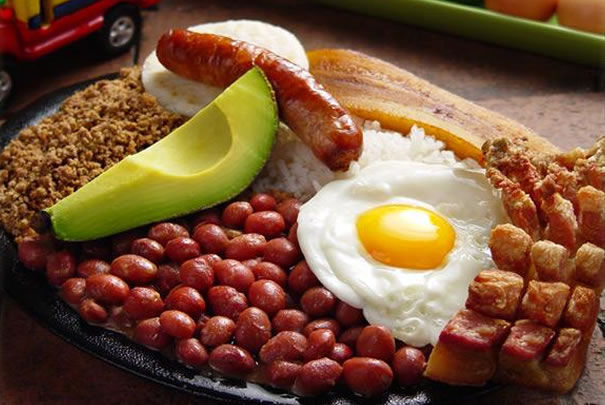 ¿Reconoces este plato Colombiano? ¿Cúal es su nombre?