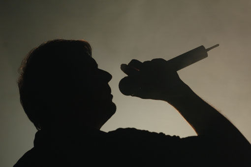 ¿Cómo se llama el vocalista de la banda?