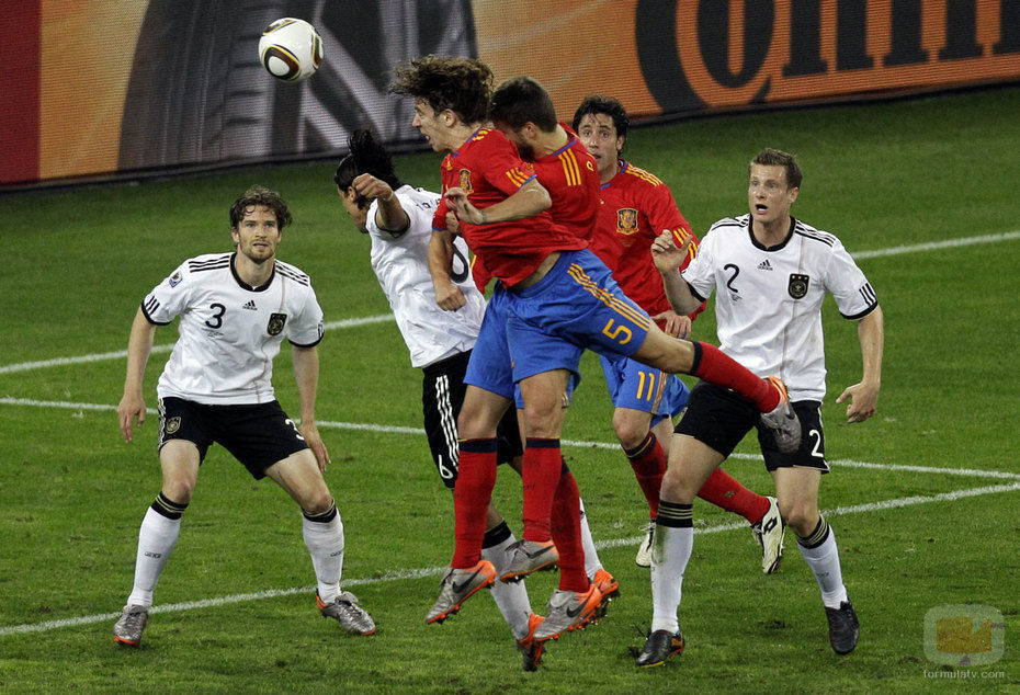 ¿Quién botó el córner que acabó con el gol de Puyol en semifinales contra Alemania?