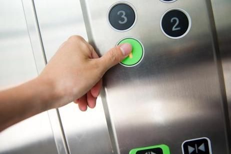 ¿Quedarte atrapado en un ascensor o quedarte atrapado en el teleférico?