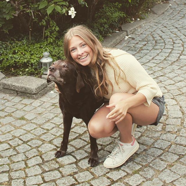 BONUS:  ¿Del 1 al 5, cuánto le darías a esta tía de atractivo? (Si, es mayor de edad)