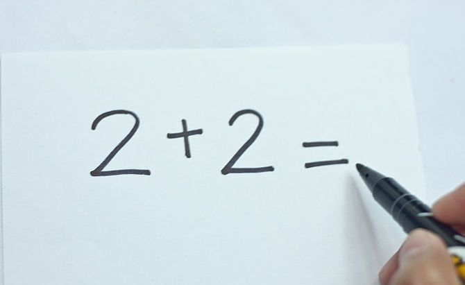 Esta deberías sabértela: 2 + 2 = ¿?
