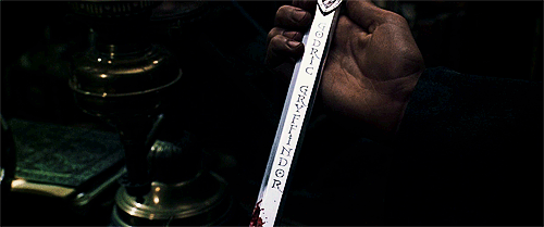 ¿Por qué la espada de Gryffindor puede destruir los Horrocruxes?