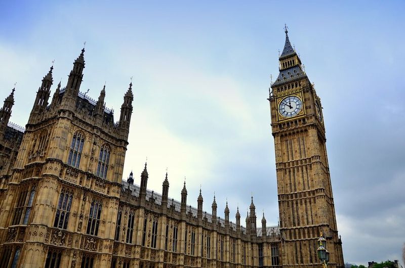 ¿Cómo se llama el famoso reloj de la torre de la Abadía de Westminster, en Londres?