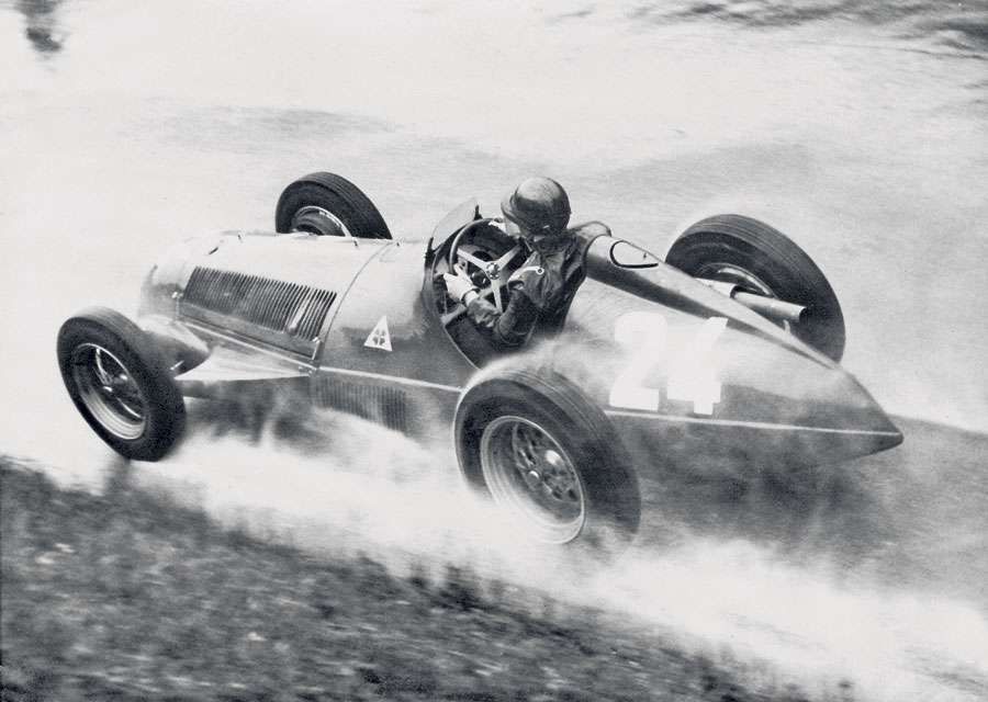 ¿Con que equipo consiguió Juan Manuel Fangio su primer título de Campeón del mundo?