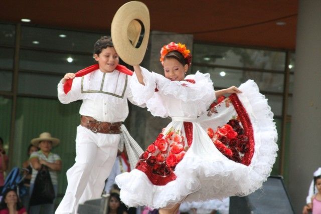 Empecemos con lo difici, ¿Cómo se le llama a la cultura propia del Tolima y del Huila?