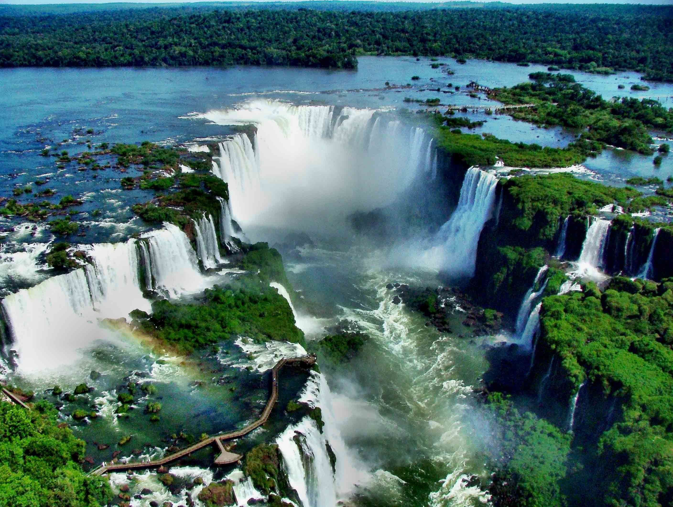 ¿En qué provincia argentina se encuentran las Cataratas del Iguazú?
