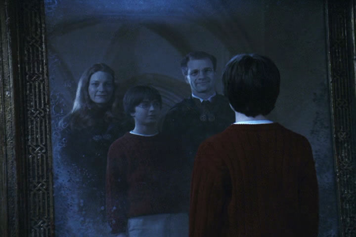 ¿Qué nombre recibe el espejo en el que Harry ve a sus padres?