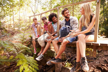 Estás de excursión con tus mejores amigos en un bosque, pero sólo tú saldrás viv@ de allí ¿que tipo de muerte eliges para ellos?