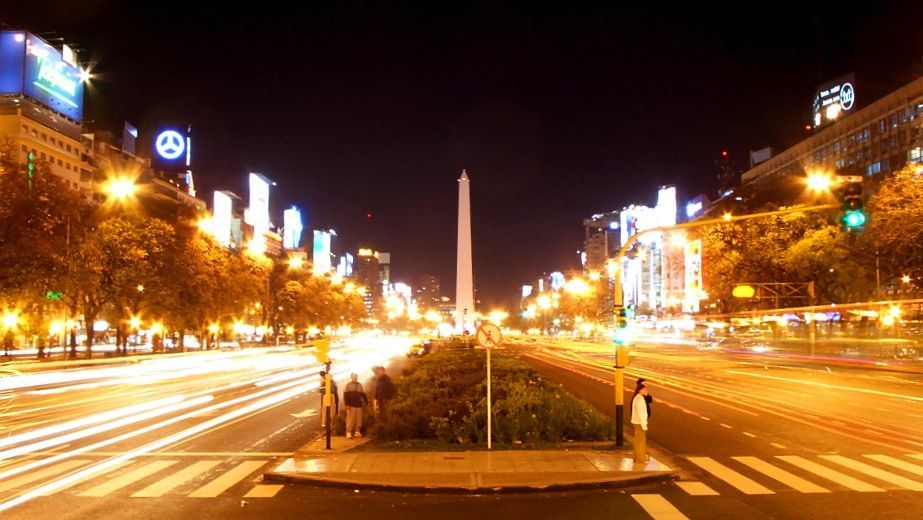 ¿Cómo se llama la calle más ancha de Argentina y del mundo?