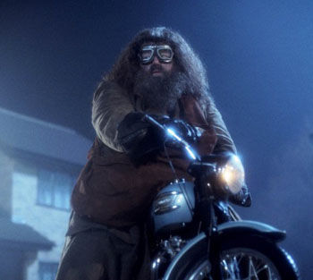 ¿De quién era la moto que usó Hagrid para llevar a Harry con sus tíos?