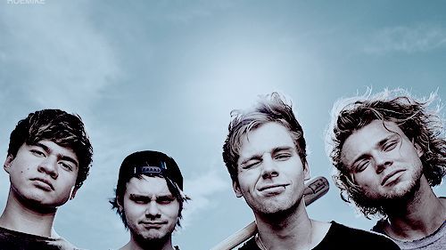 Es FALSO en relación a 5SOS...