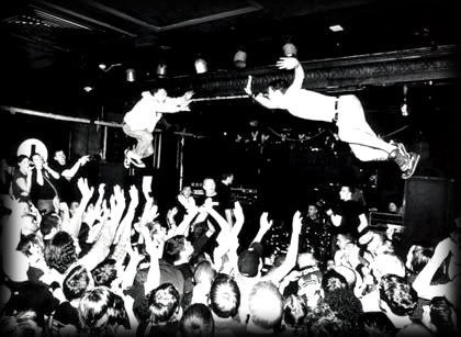 ¿Si juntamos punk y metal, entre muchos más, que género aparece?