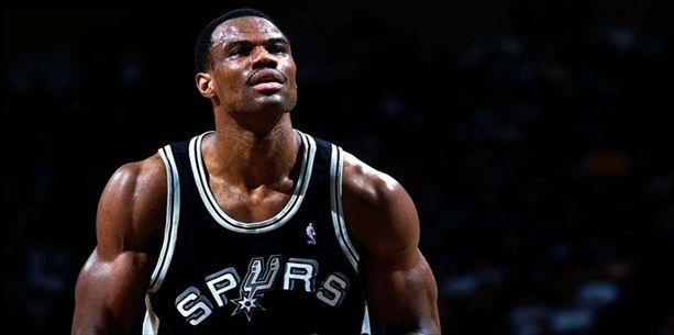 David Robinson fue una leyenda en los Spurs ¿Que numero llevaba en su camiseta?