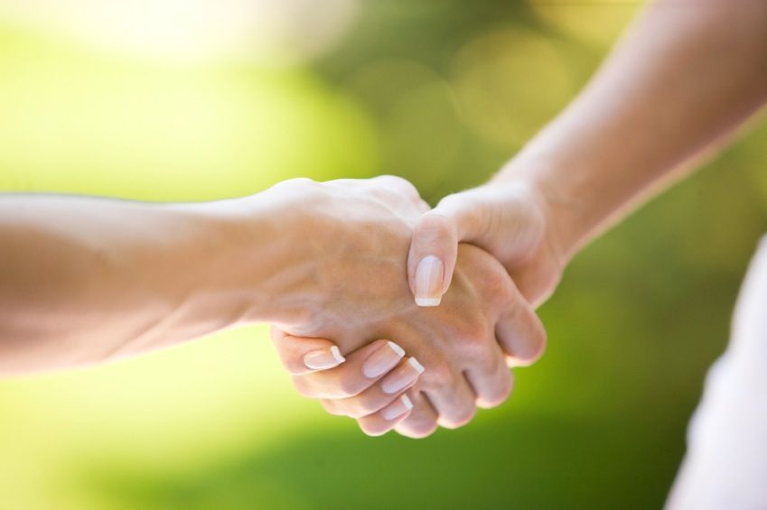 ¿Cómo reaccionas cuando te presentan a una persona?