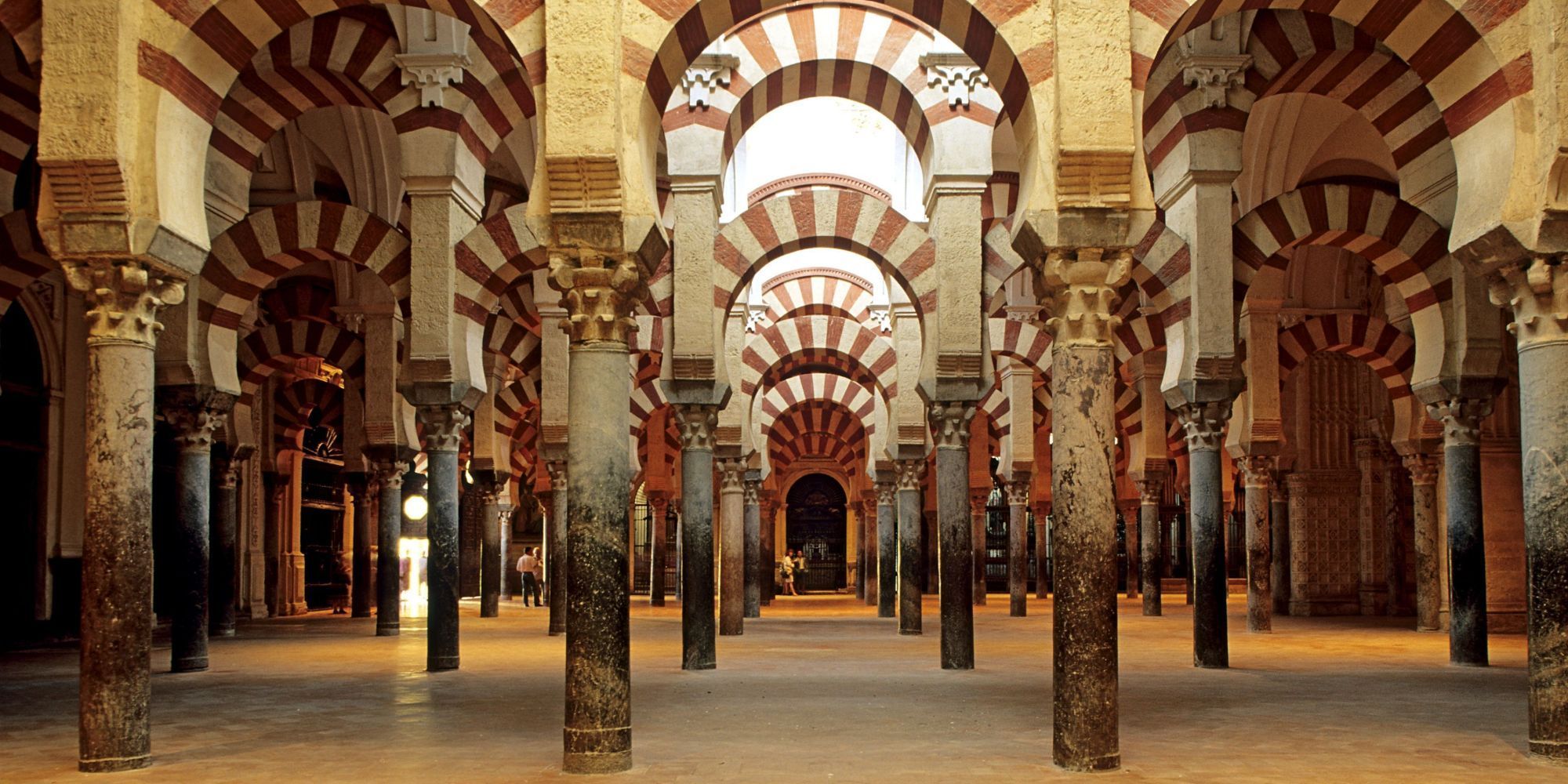 ¿Cómo se llama el monumento árabe que se encuentra en Córdoba?