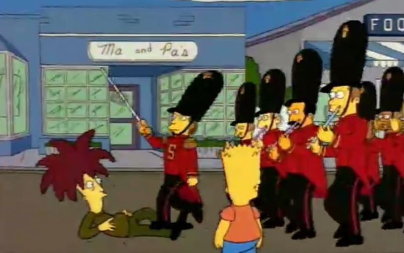 ¿A quién saluda la banda de Lago del Terror cuando pisa a Bob Patiño?