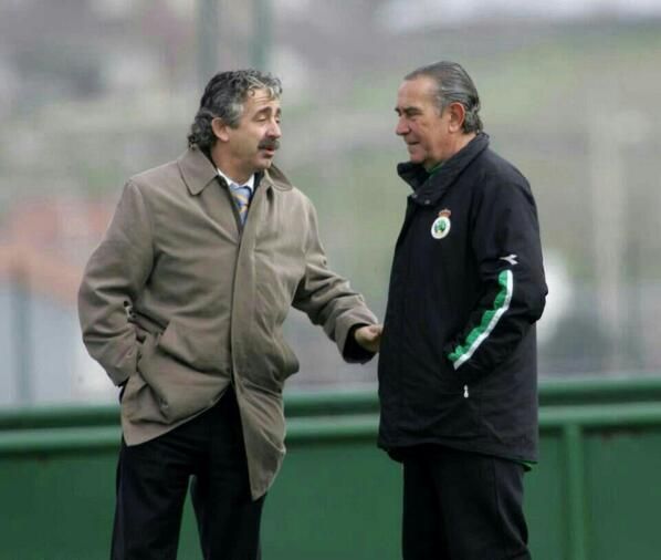 ¿Qué entrenador consiguió salvar al Racing del descenso a Segunda en seis ocasiones?